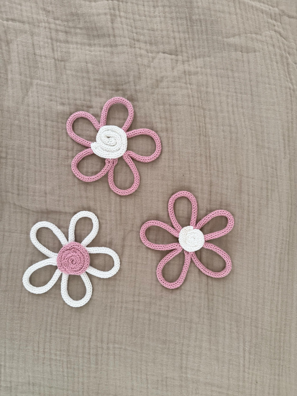 Flores en Tricotín con Alambre Interior | Decoración Floral Hecha a Mano | Baby Shower y Event