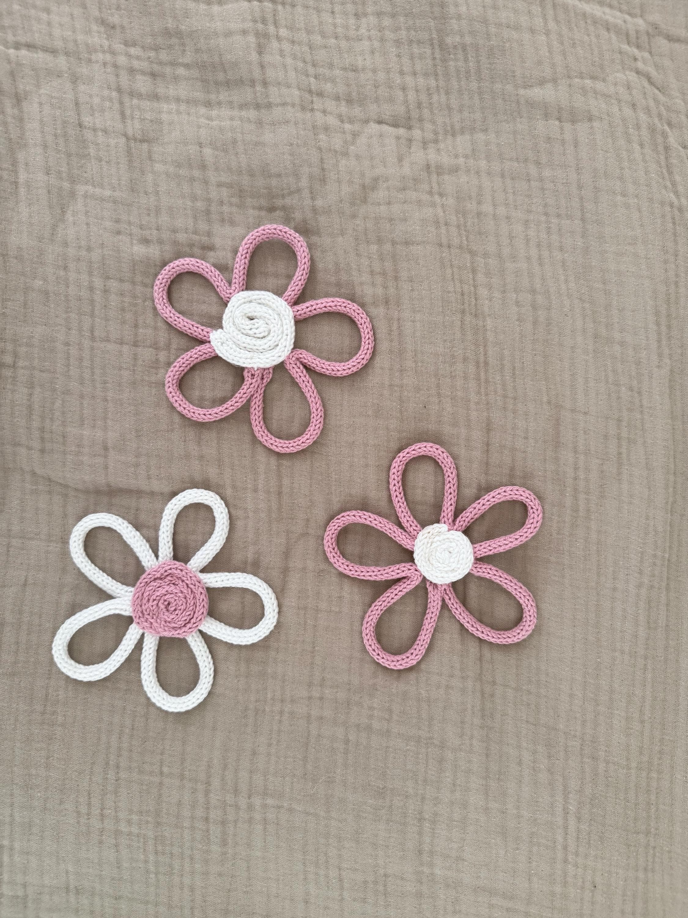 Flores en Tricotín con Alambre Interior | Decoración Floral Hecha a Mano | Baby Shower y Event