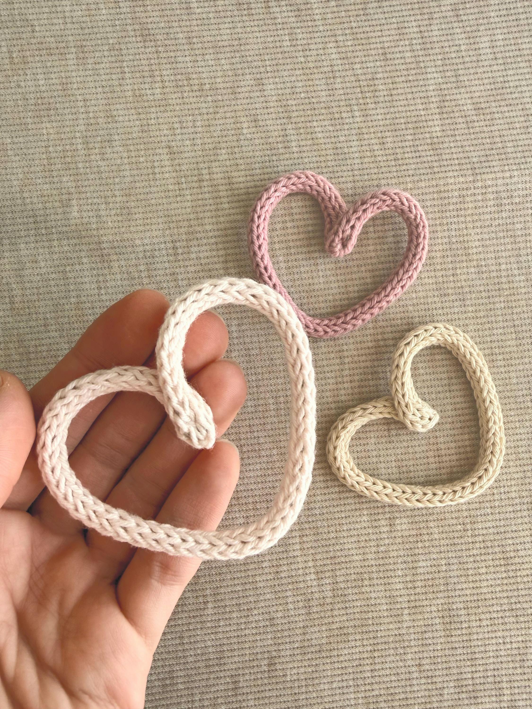 Guirnalda de Corazones Tejidos a Mano | Decoración Infantil y Nursery | Regalo Baby Showe