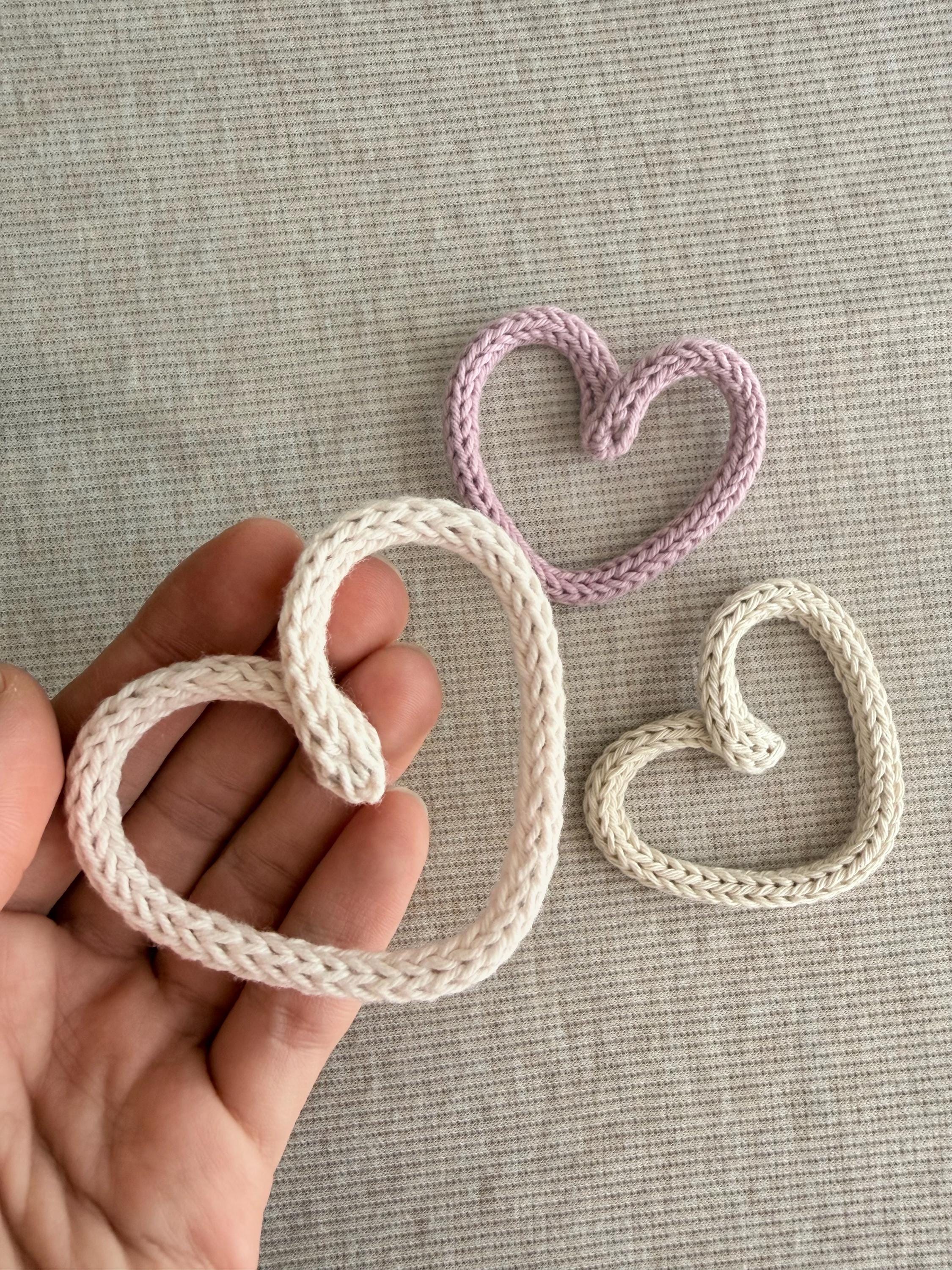Llaveros Tricotin Personalizados | Corazones y Mariposas Hechos a Mano | Regalo Artesanal