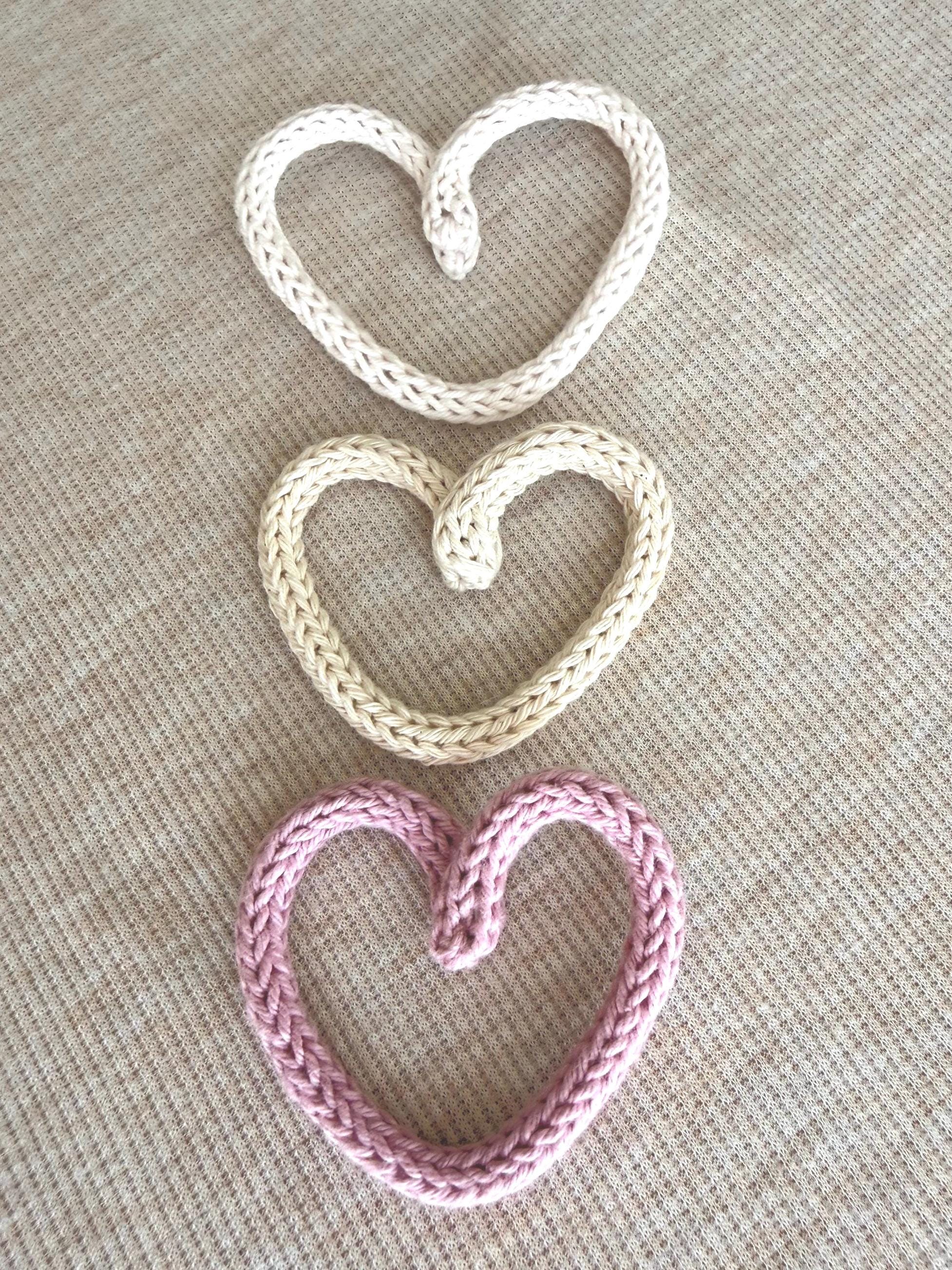 Guirnalda de Corazones Tejidos a Mano | Decoración Infantil y Nursery | Regalo Baby Showe