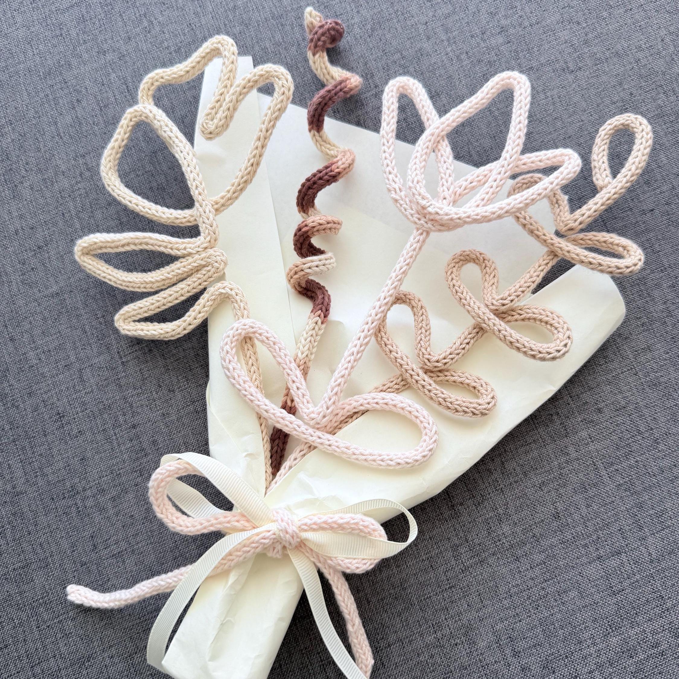 Flores Eternas Tejidas en Tricotín | Ramo Decorativo Hecho a Mano | Bouquet Artesanal Minimalist