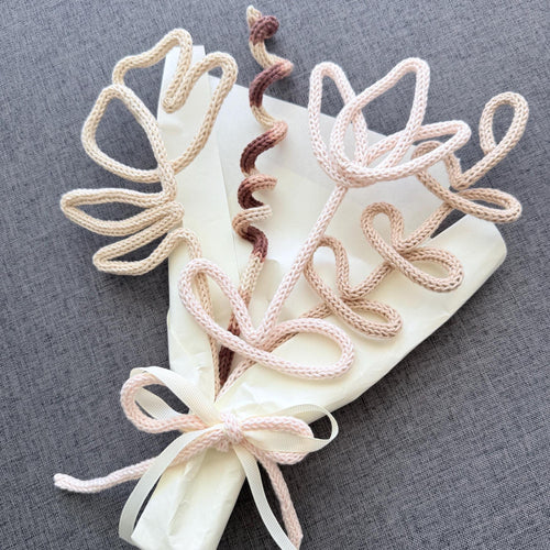 Flores Eternas Tejidas en Tricotín | Ramo Decorativo Hecho a Mano | Bouquet Artesanal Minimalist