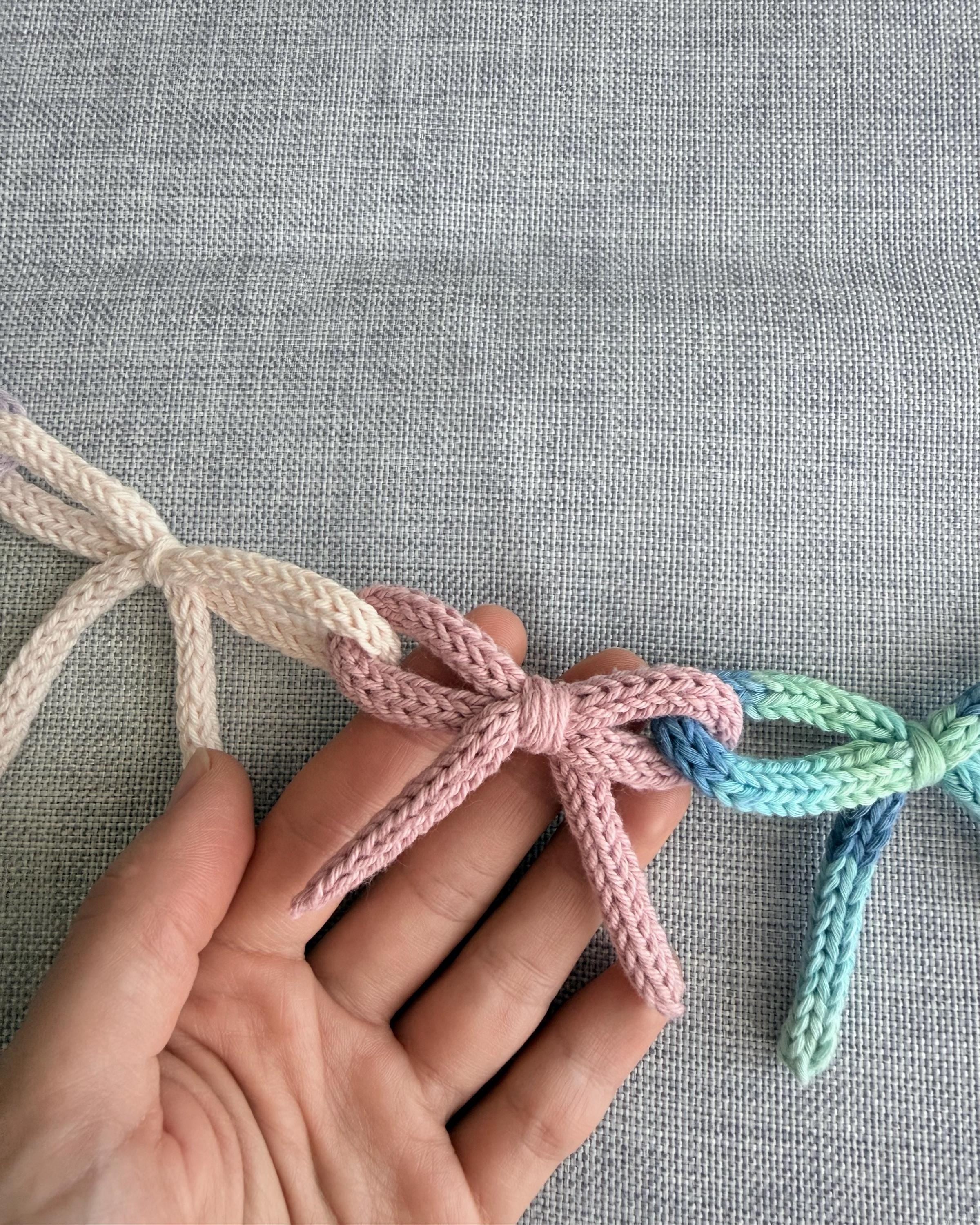 Guirnalda de Lazos Decorativos Tejidos a Mano | Decoración Infantil y Nursery | Regalo Baby Showe