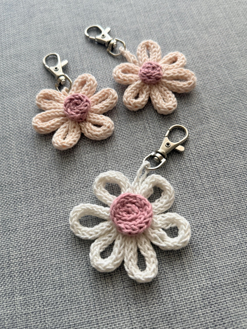 Pack Llaveros Flor Simple en Tricotin | Hecho a Mano | Regalo Baby Shower y Cumpleaño