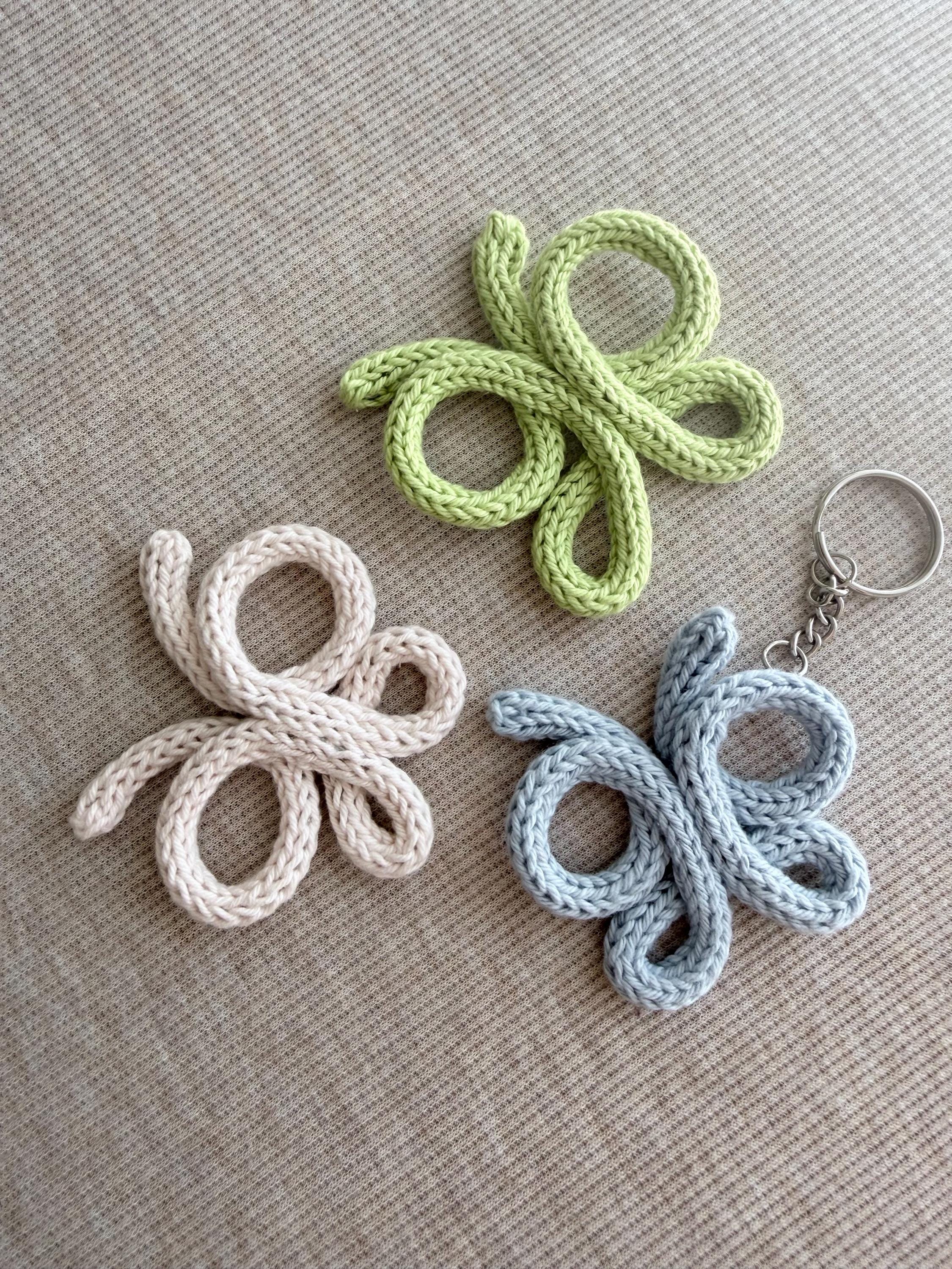 Llaveros Tricotin Personalizados | Corazones y Mariposas Hechos a Mano | Regalo Artesanal
