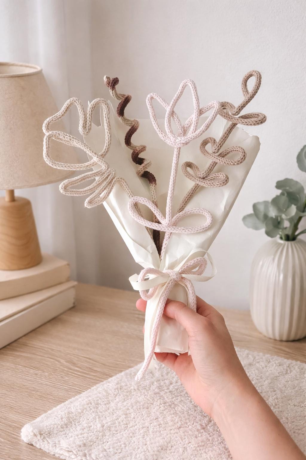 Ramo de Flores Tejidas Eternas en Tricotín | Regalo para Mamá, Novia o Mujer Especial | Bouquet Artesan