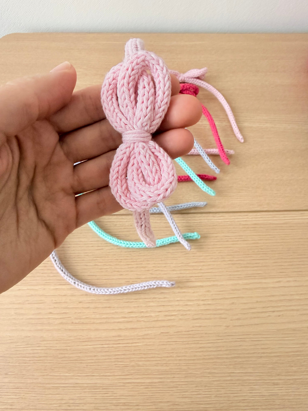 Cintillos decorados con Tricotín