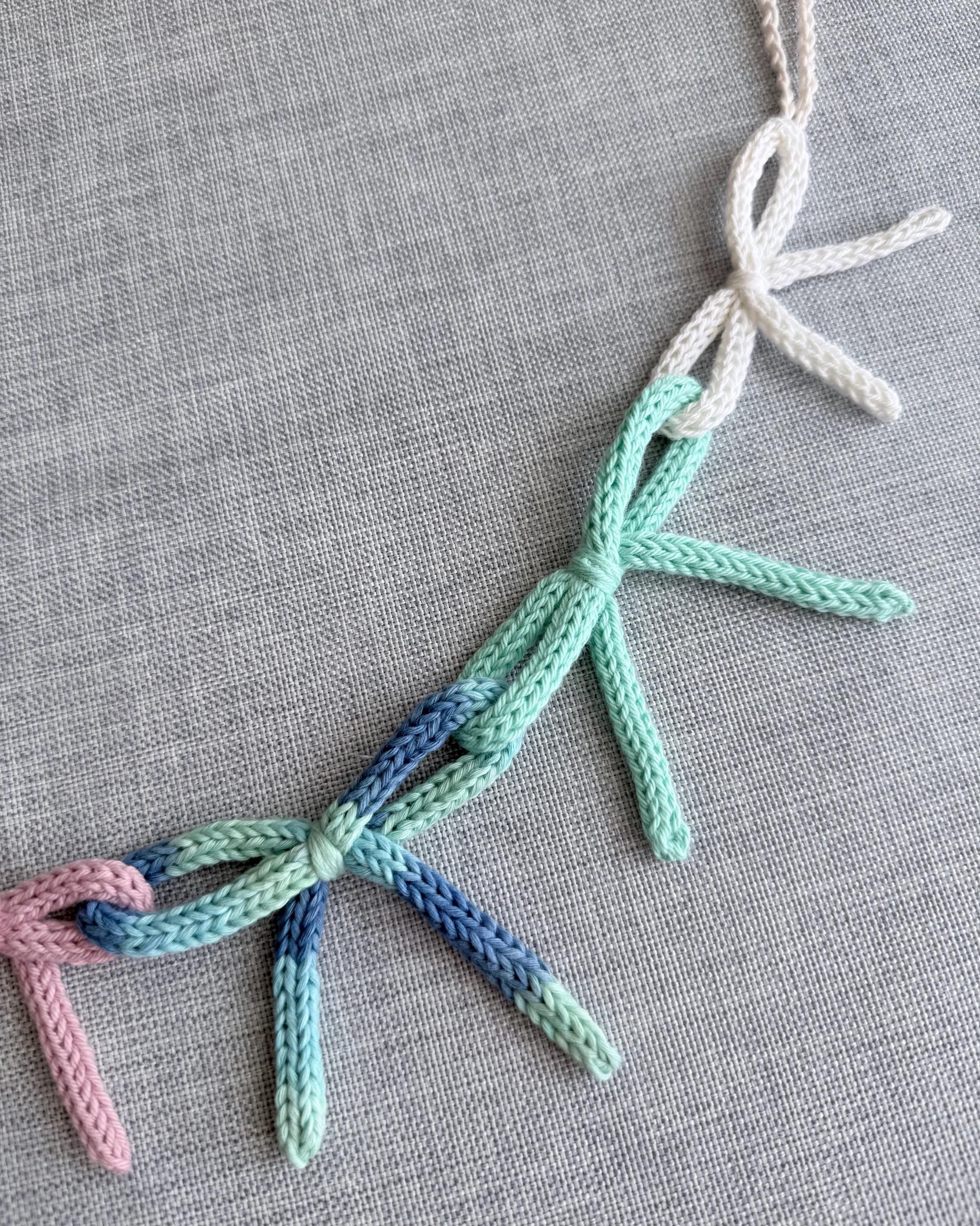 Guirnalda de Lazos Decorativos Tejidos a Mano | Decoración Infantil y Nursery | Regalo Baby Showe