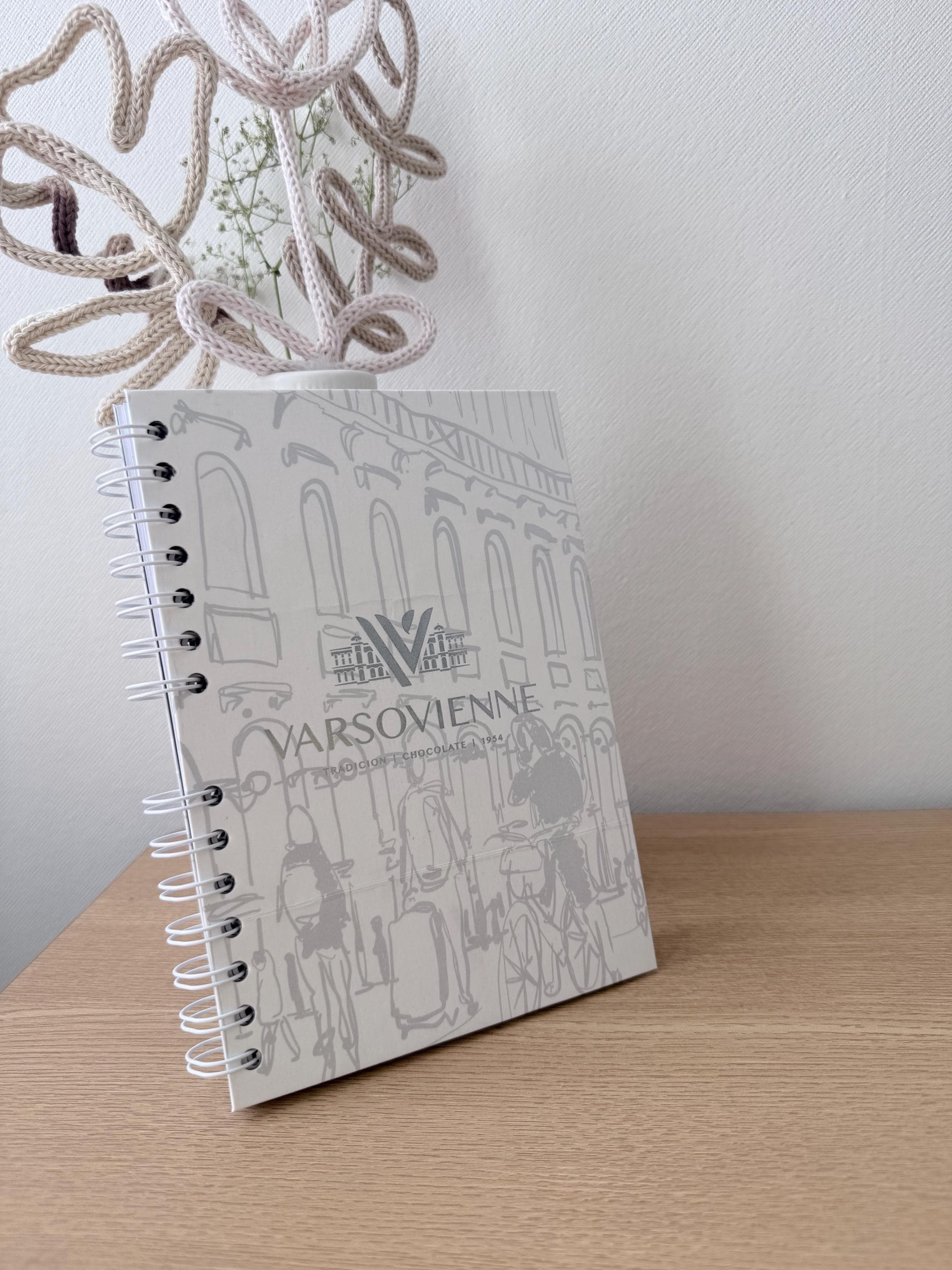 Cuaderno Hecho con Bolsa de Papel Reciclada | Libreta Artesanal Anillada | Notebook Eco Friendly
