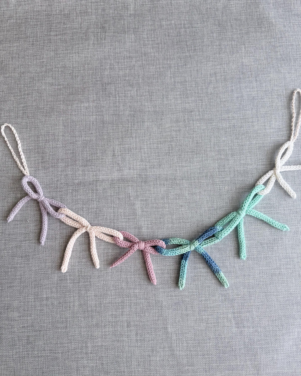 Guirnalda de Lazos Decorativos Tejidos a Mano | Decoración Infantil y Nursery | Regalo Baby Showe