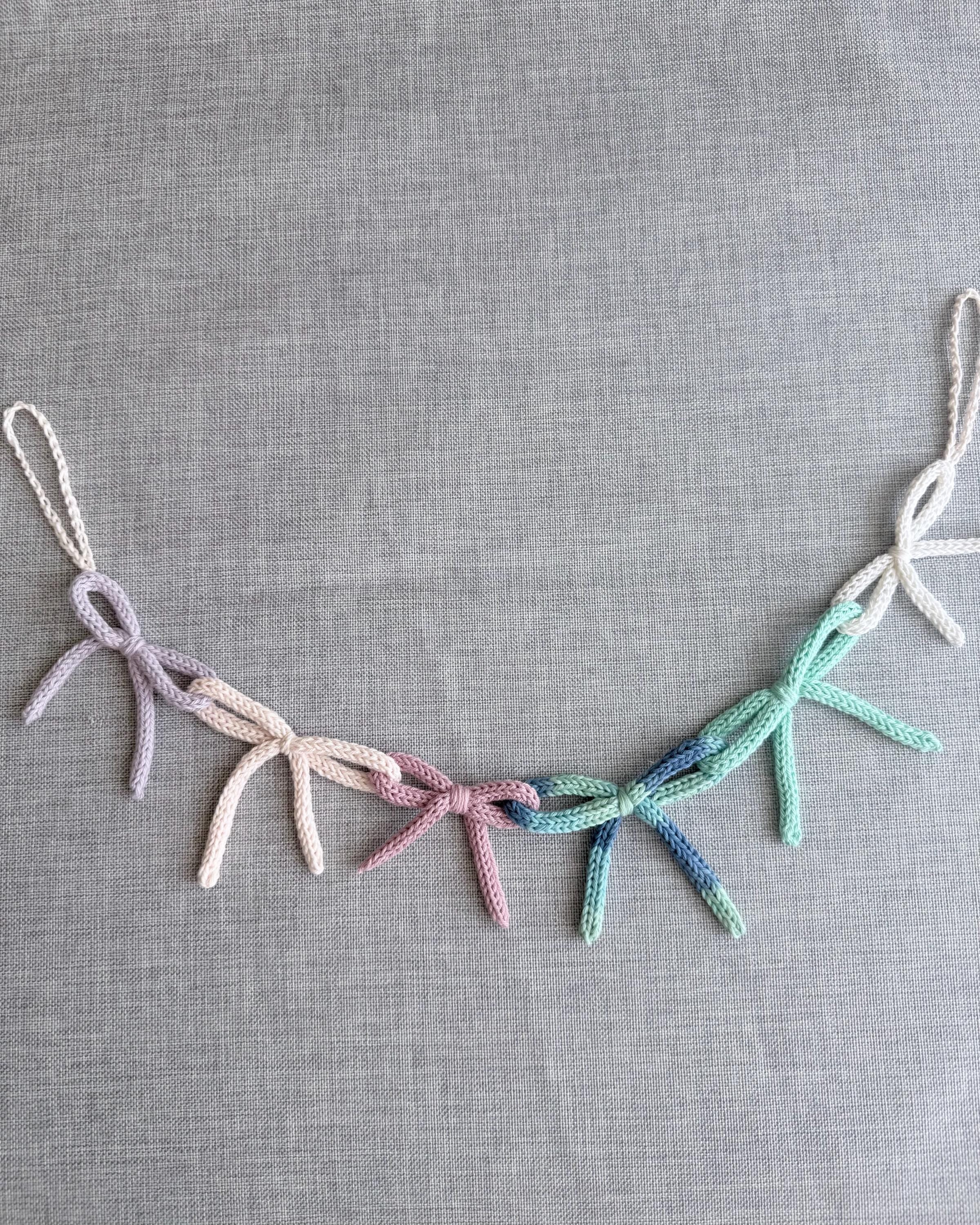 Guirnalda de Lazos Decorativos Tejidos a Mano | Decoración Infantil y Nursery | Regalo Baby Showe