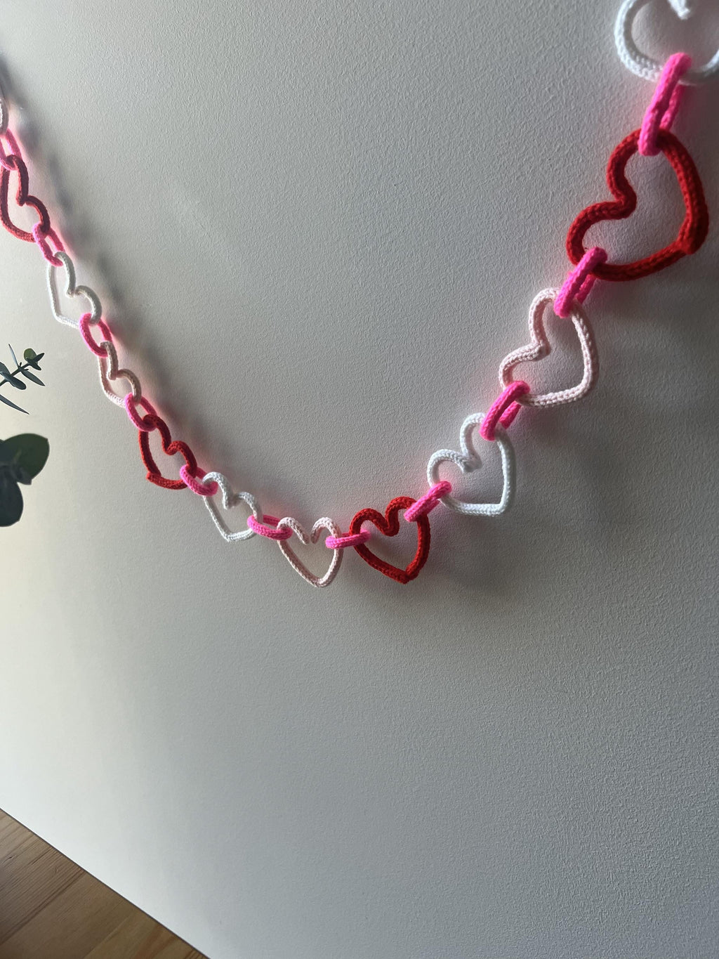 Guirnalda de Corazones Tejidos a Mano | Decoración Infantil y Nursery | Regalo Baby Showe